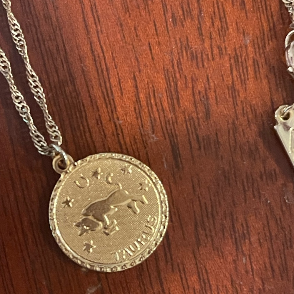 Gold Taurus pendent - Picture 2 of 3